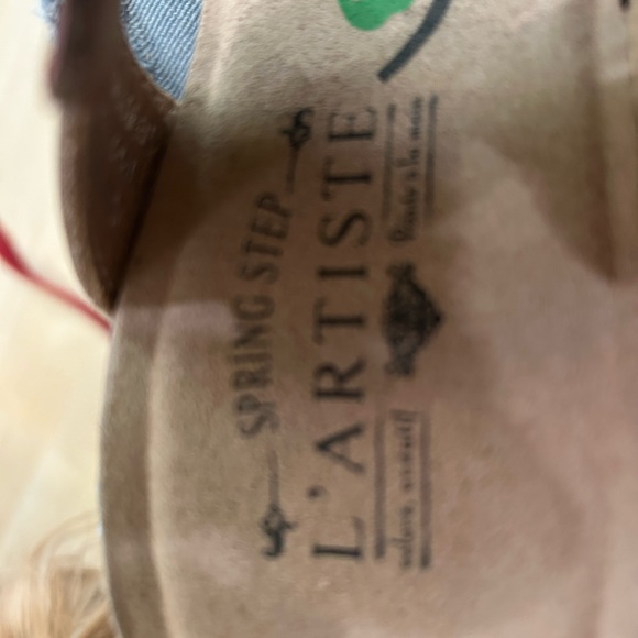 L'Artiste Red Floral Embellished Sandals - Picture 2 of 3